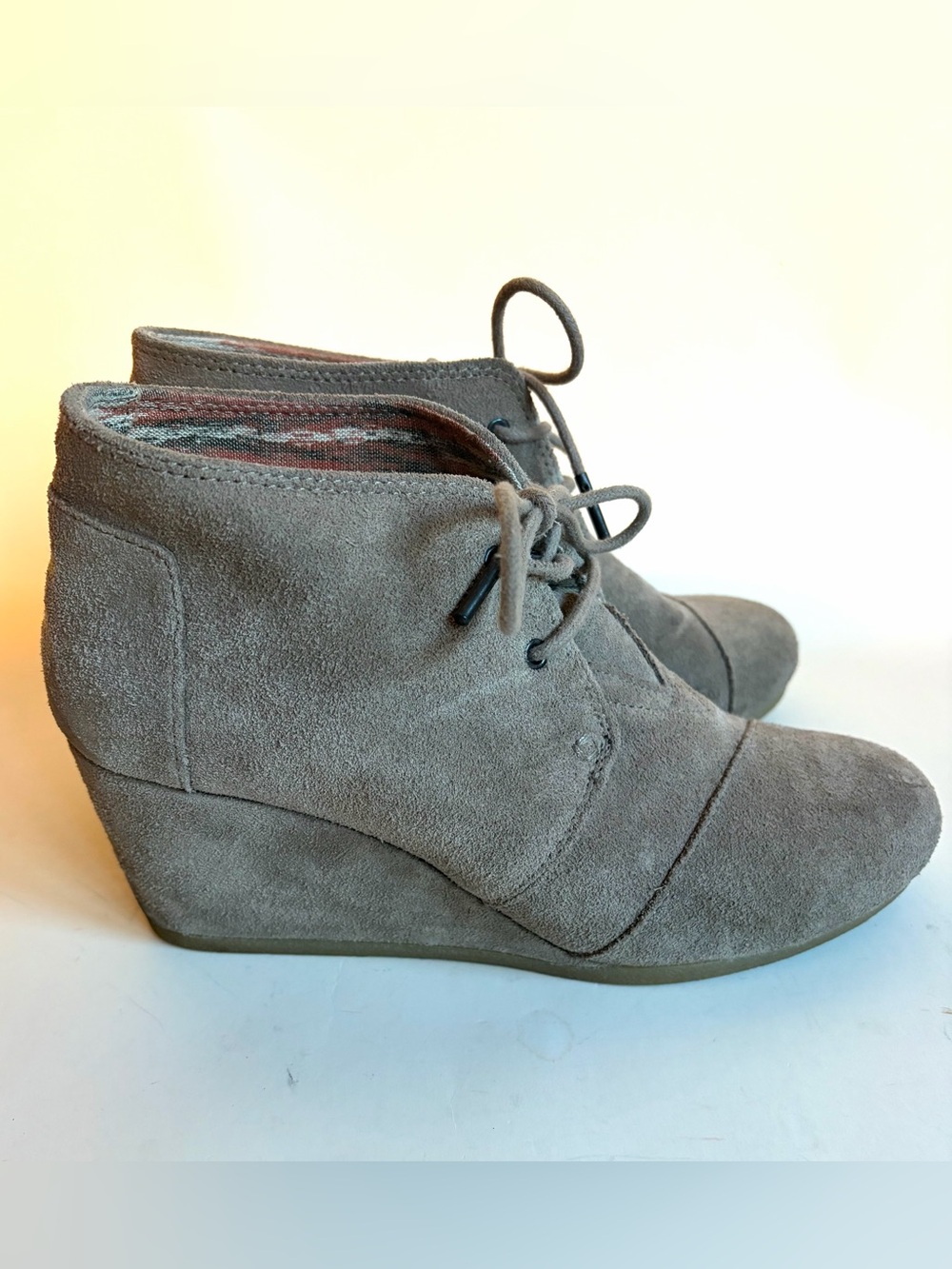 TOMS Tan Beige Suede Western Lace Up Wedge Booties Women’s 8.5